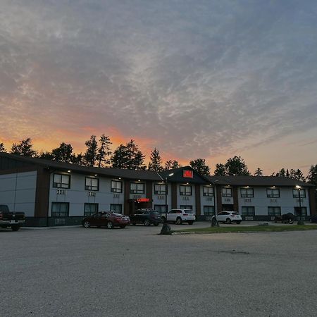 Hwy 17 Hotel Уауа Екстериор снимка