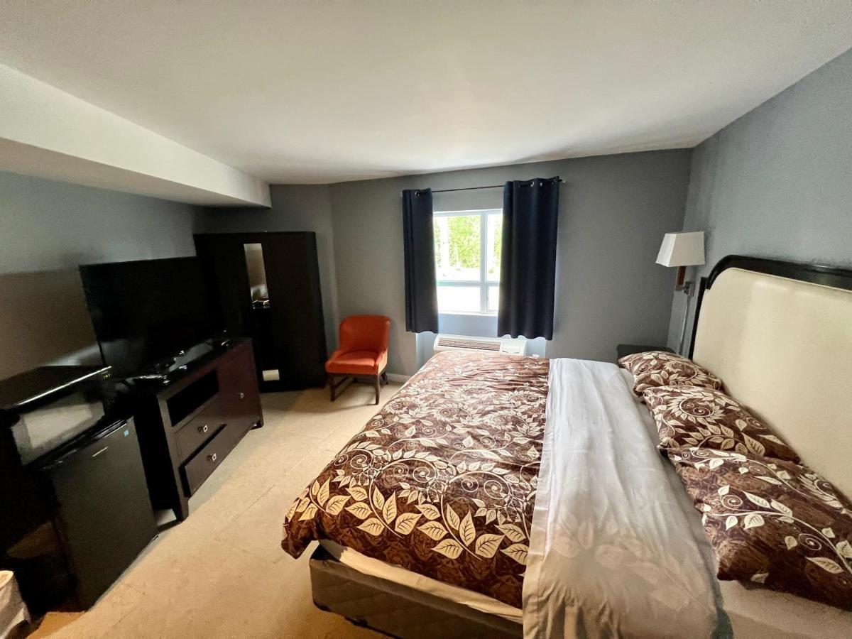 Hwy 17 Hotel Уауа Екстериор снимка