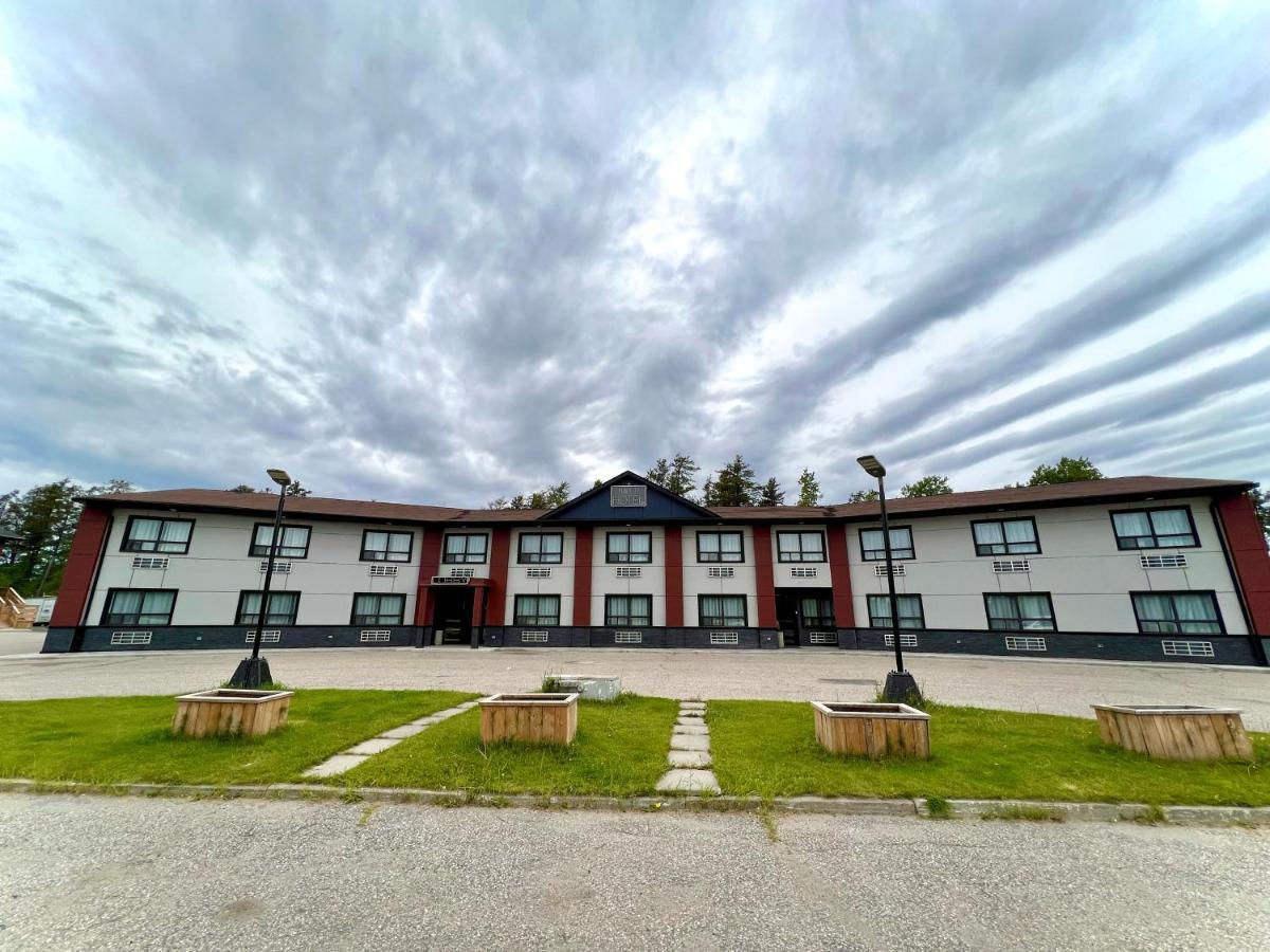 Hwy 17 Hotel Уауа Екстериор снимка