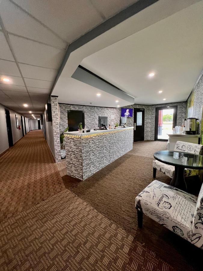 Hwy 17 Hotel Уауа Екстериор снимка