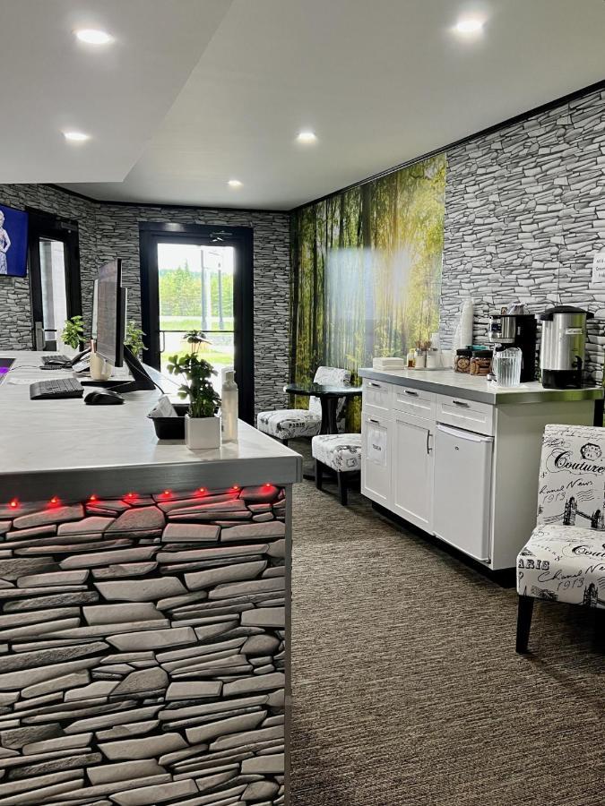 Hwy 17 Hotel Уауа Екстериор снимка