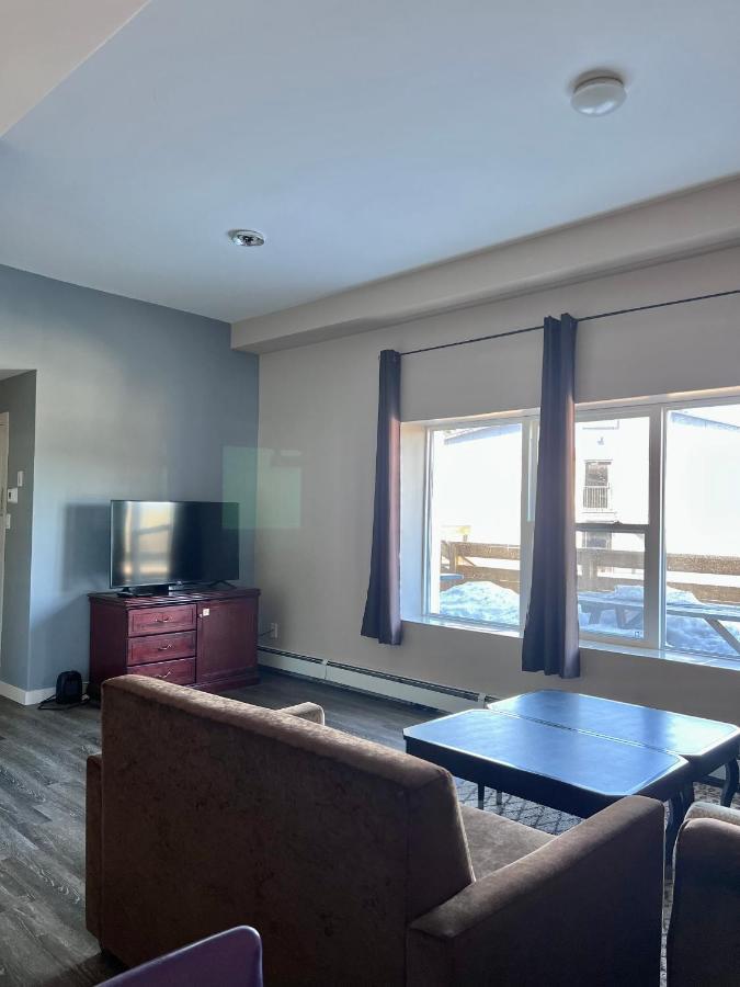 Hwy 17 Hotel Уауа Екстериор снимка