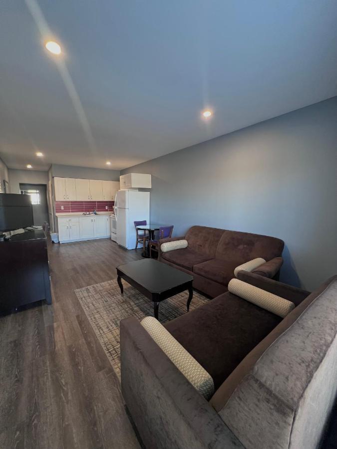 Hwy 17 Hotel Уауа Екстериор снимка