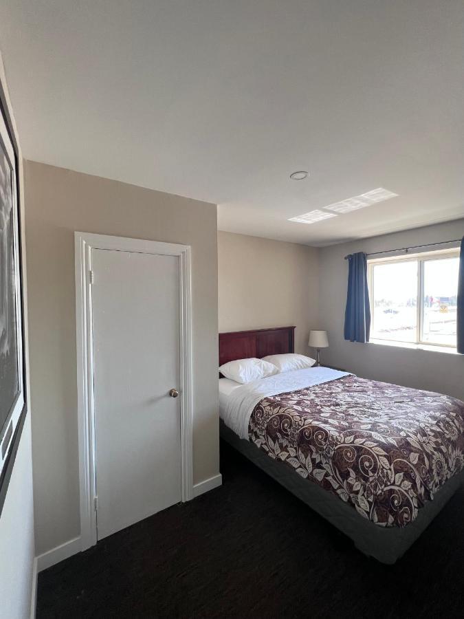 Hwy 17 Hotel Уауа Екстериор снимка