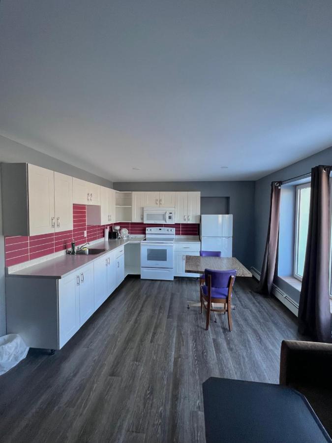 Hwy 17 Hotel Уауа Екстериор снимка