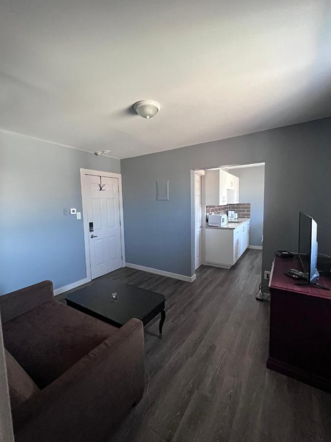 Hwy 17 Hotel Уауа Екстериор снимка