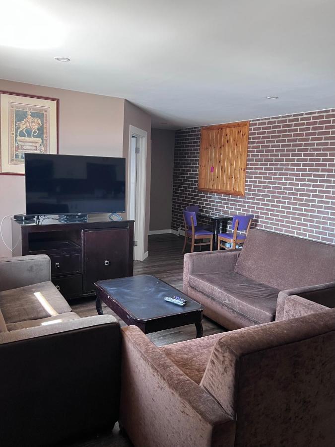 Hwy 17 Hotel Уауа Екстериор снимка