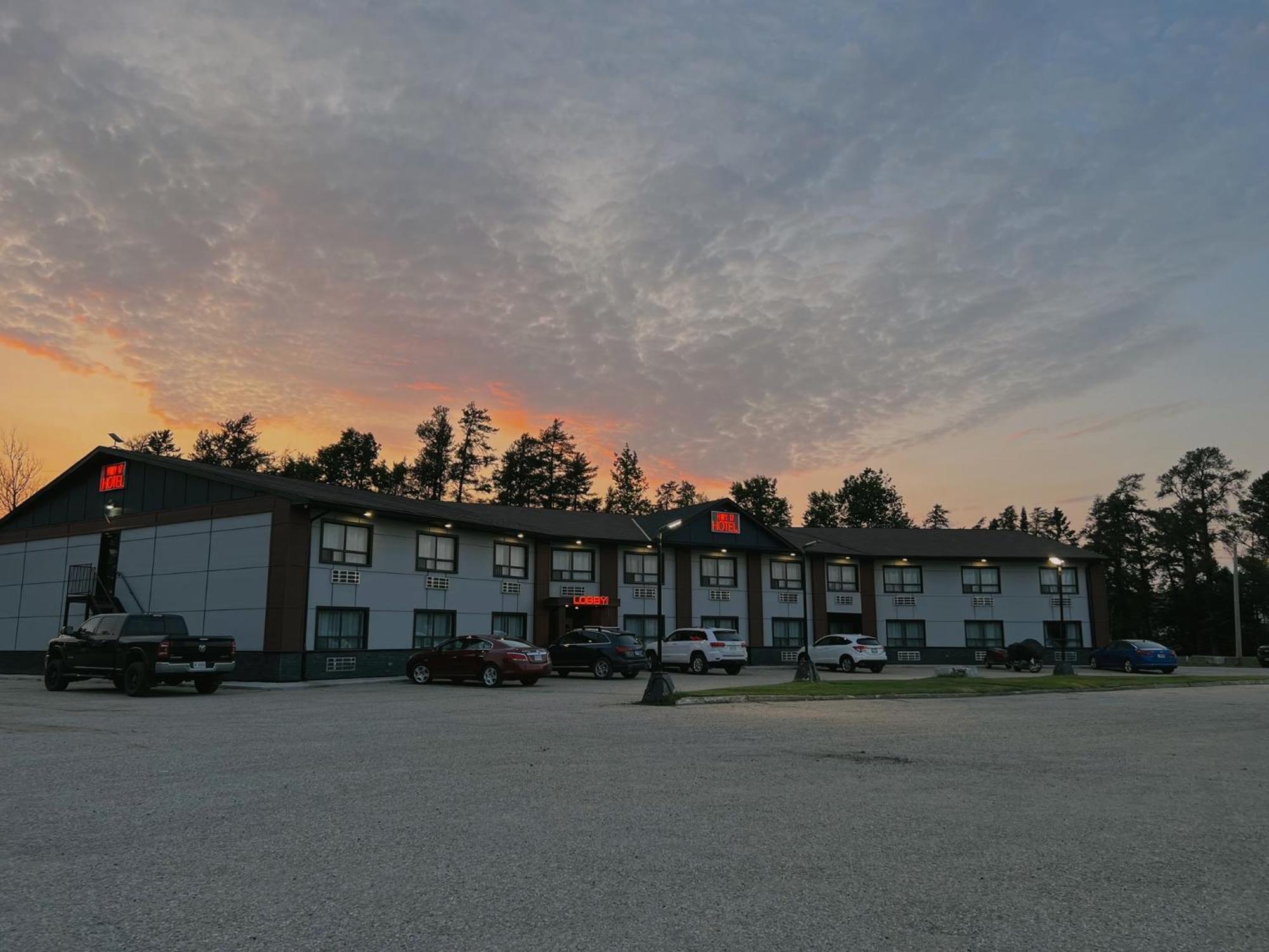 Hwy 17 Hotel Уауа Екстериор снимка