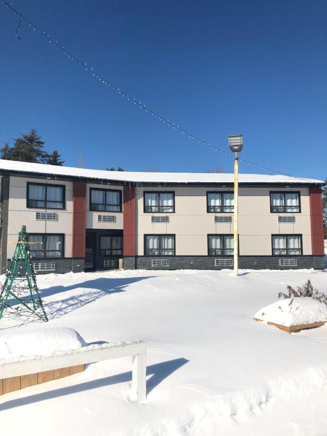 Hwy 17 Hotel Уауа Екстериор снимка